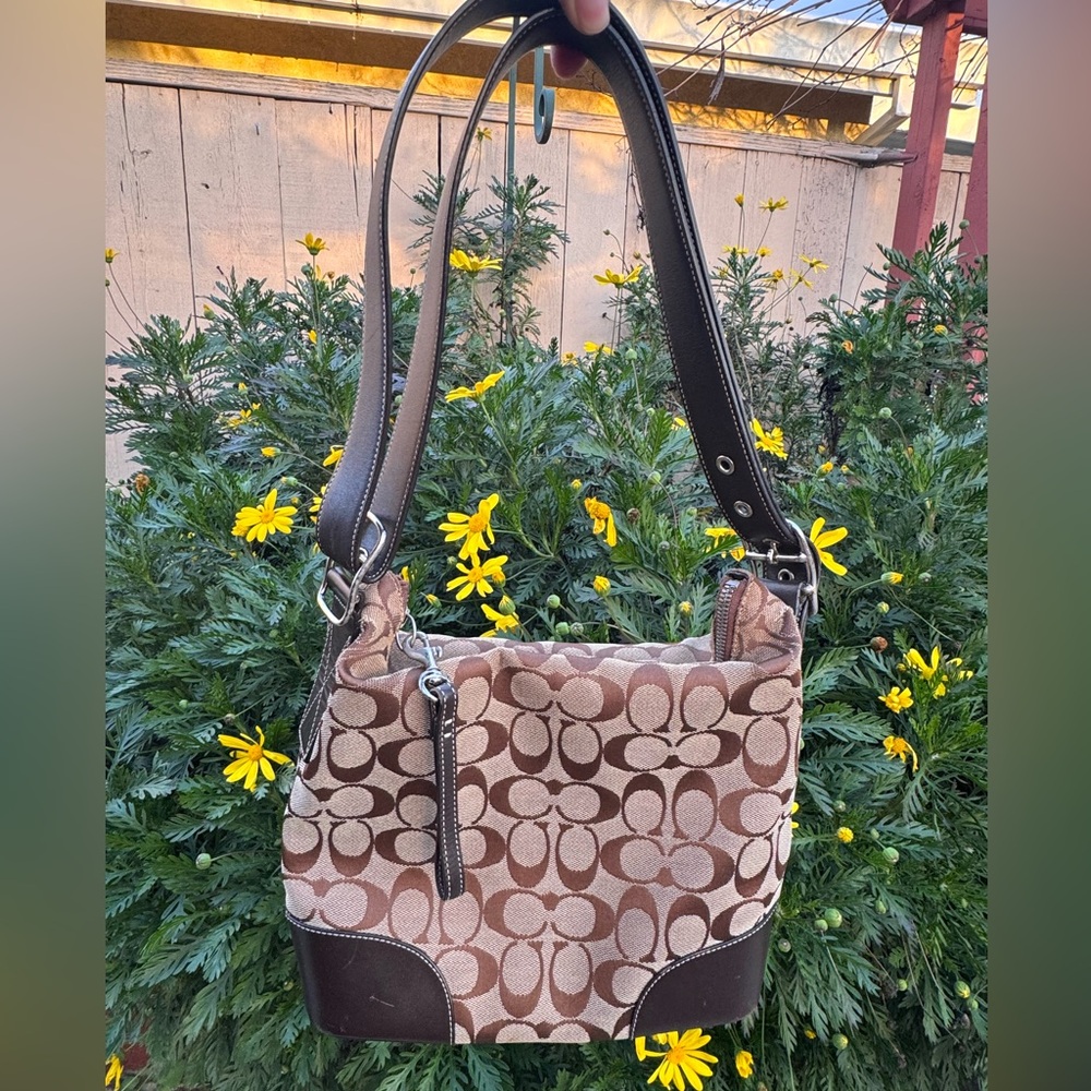 Vintage Coach Signature Brown Canvas
Hobo Shoulder Bag